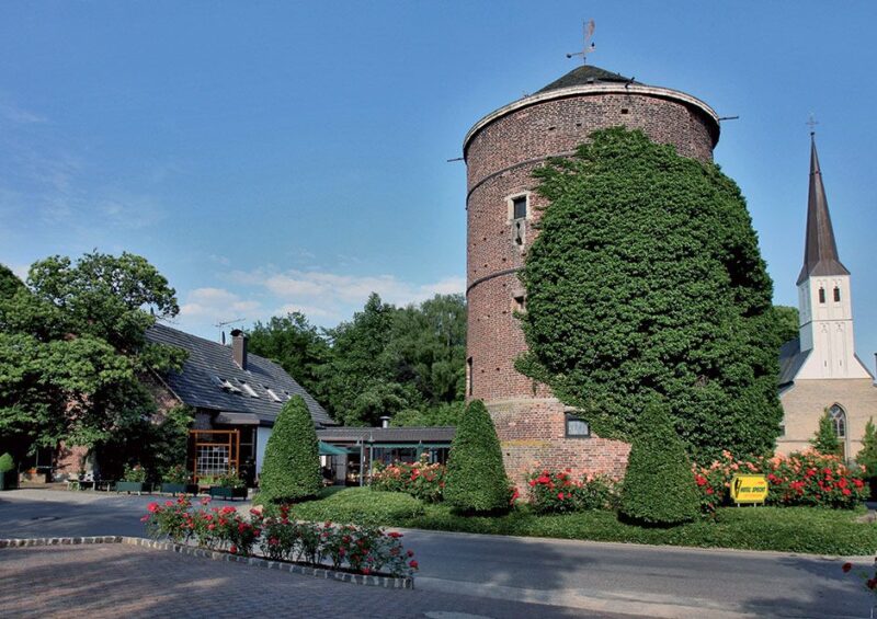 Hotel Specht mit Römerturm